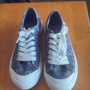 Rocket size 7 Floral Blue Sneakers